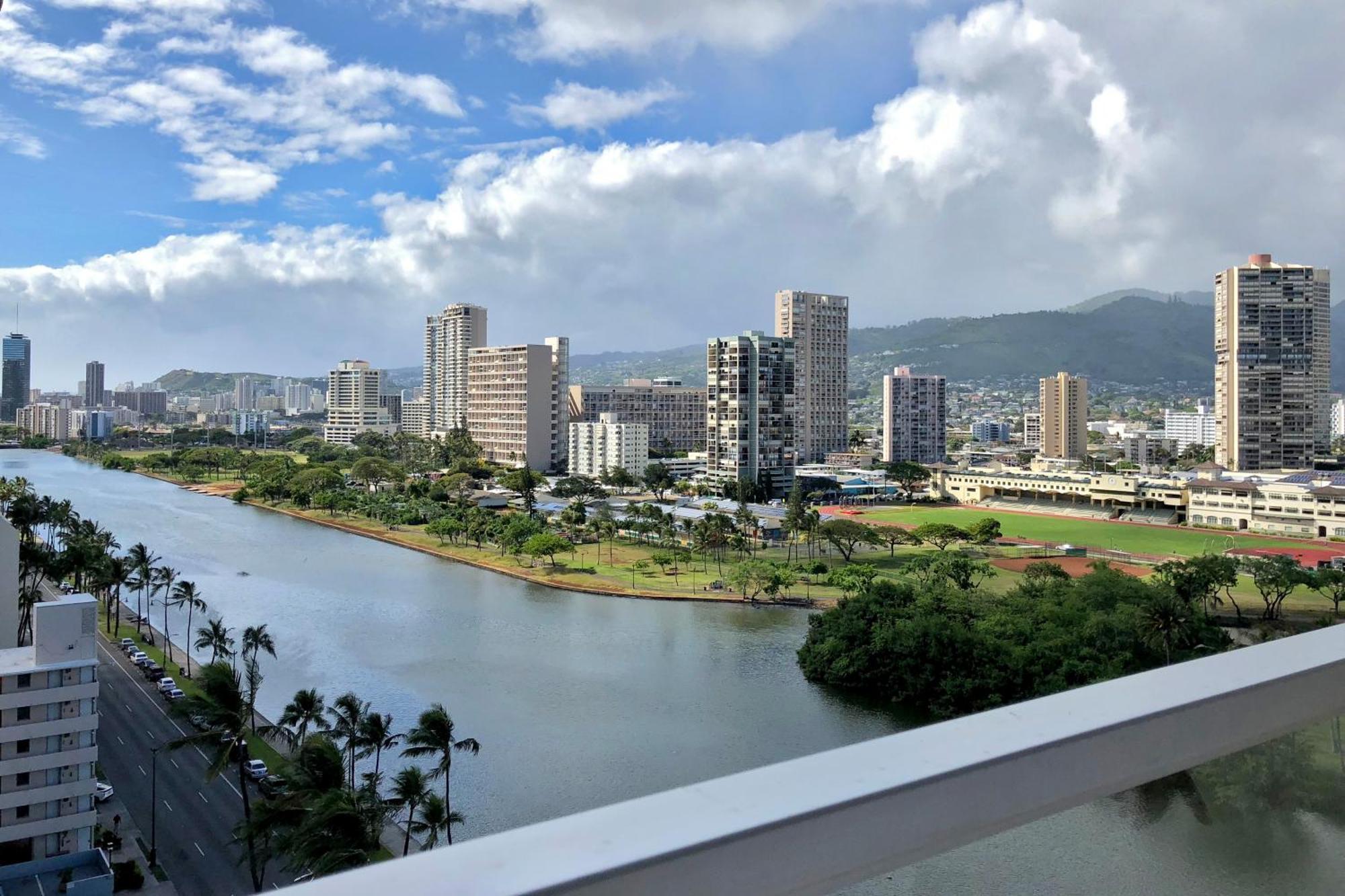 Island Colony Suites Honolulu Room photo