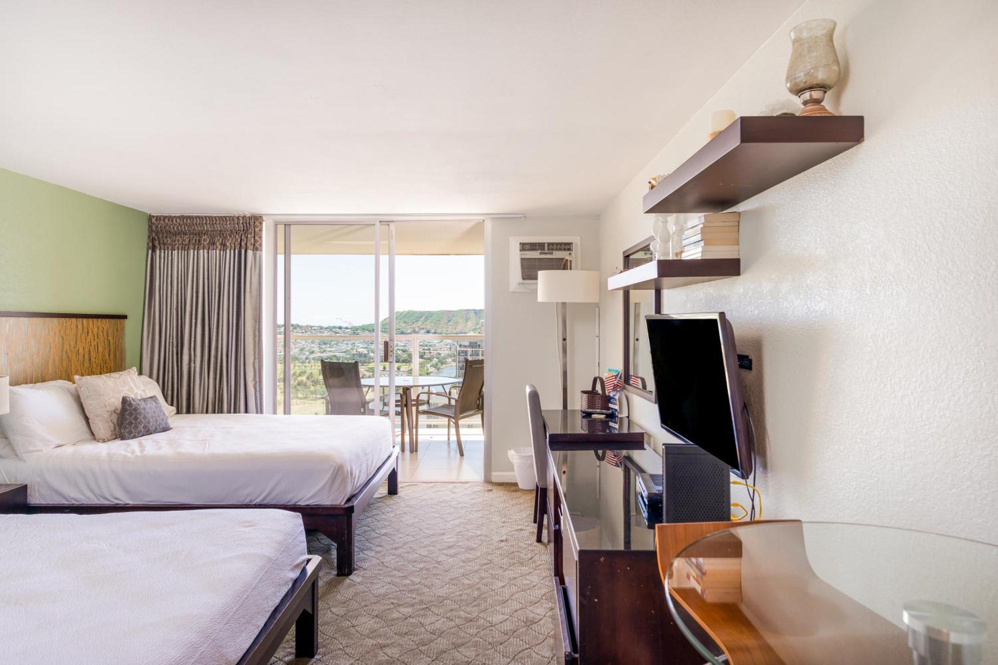 Island Colony Suites Honolulu Room photo