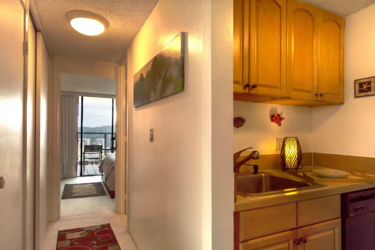 Island Colony Suites Honolulu Room photo