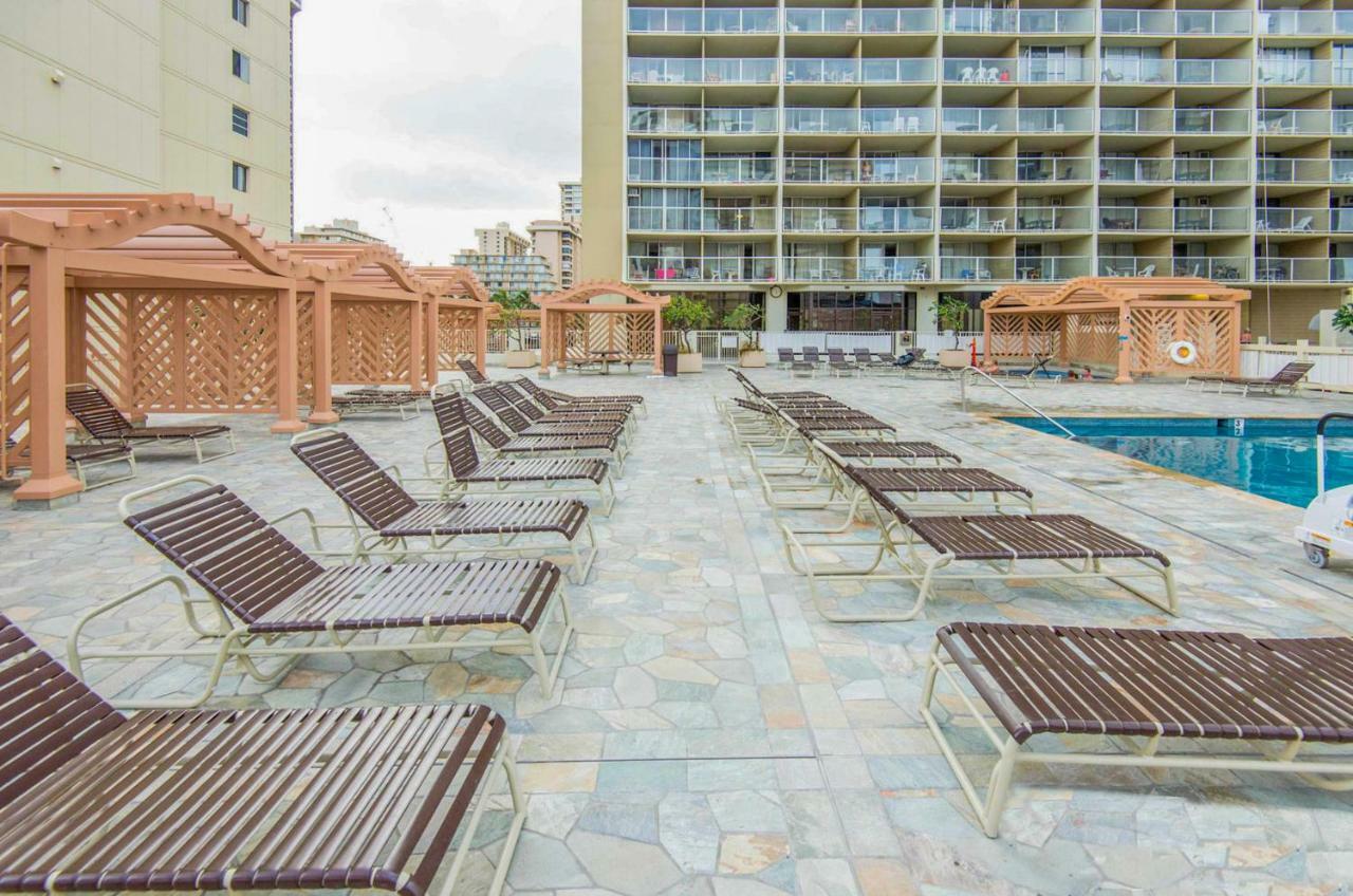 Island Colony Suites Honolulu Exterior photo
