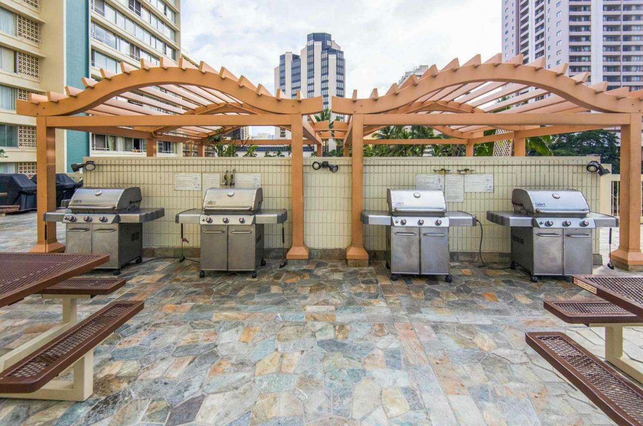 Island Colony Suites Honolulu Exterior photo